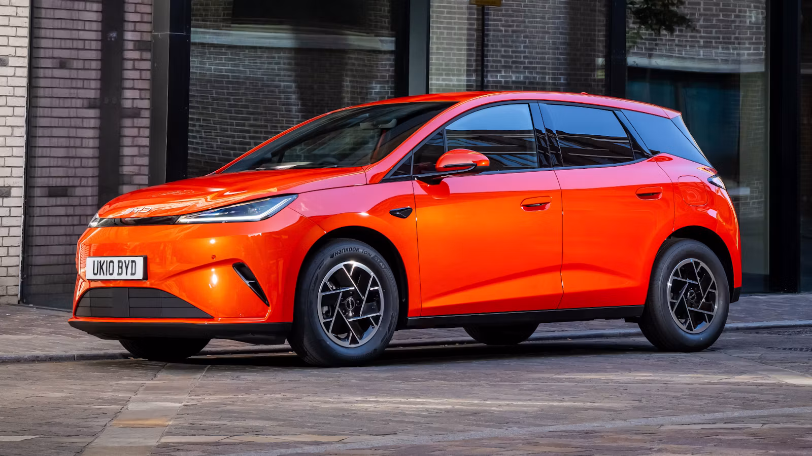 05_BYDDolphinG_Boost_Orange_STATIC_3-4Front