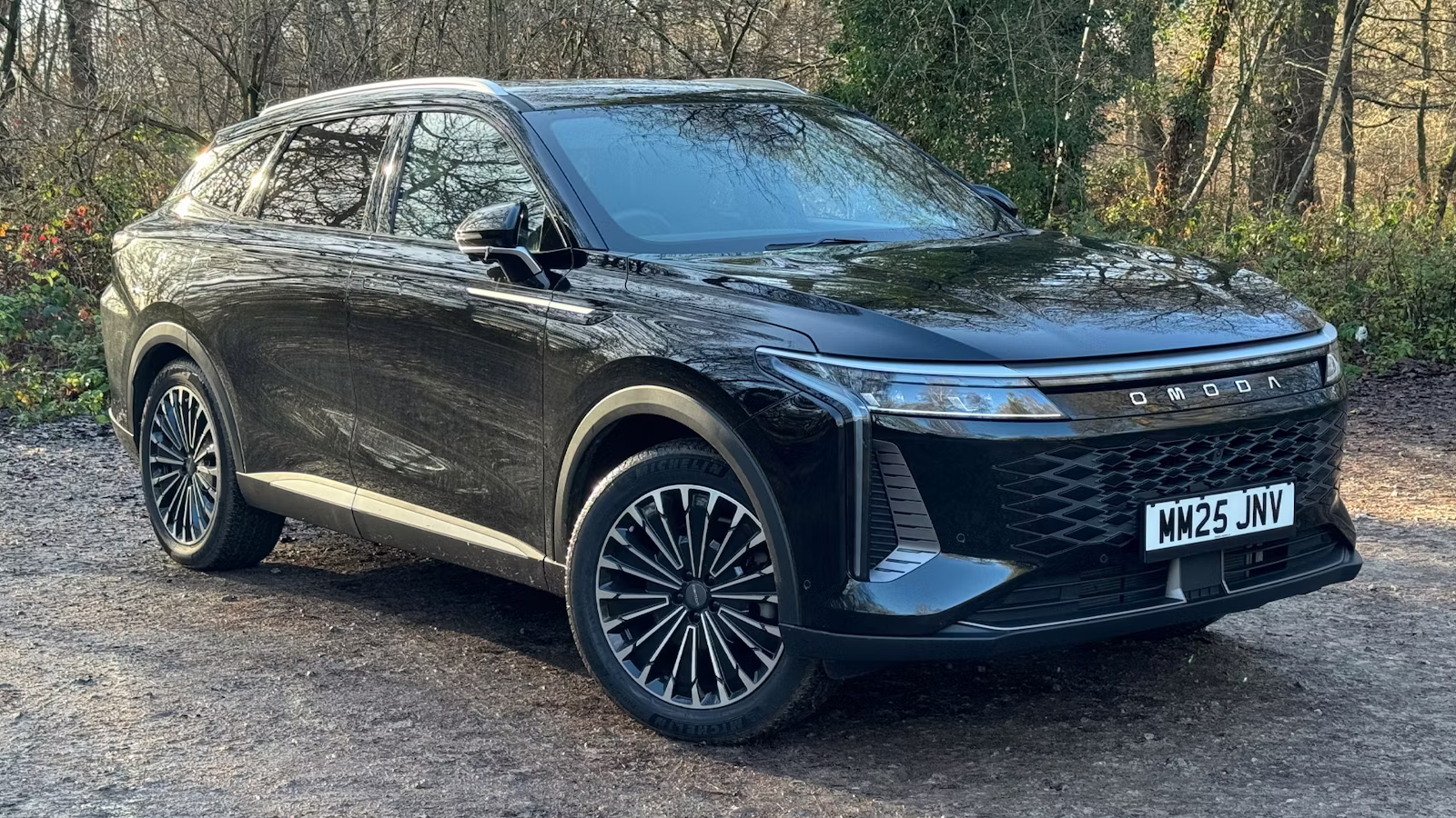 2025-Omoda-9-front-quarter-static