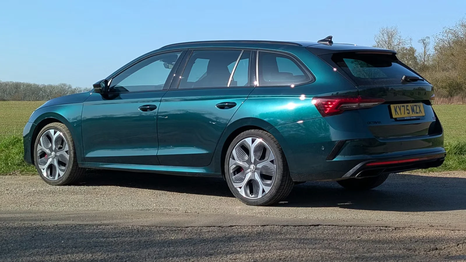 2025-Skoda-Octavia-vRS-Estate-rear-static-Carwow