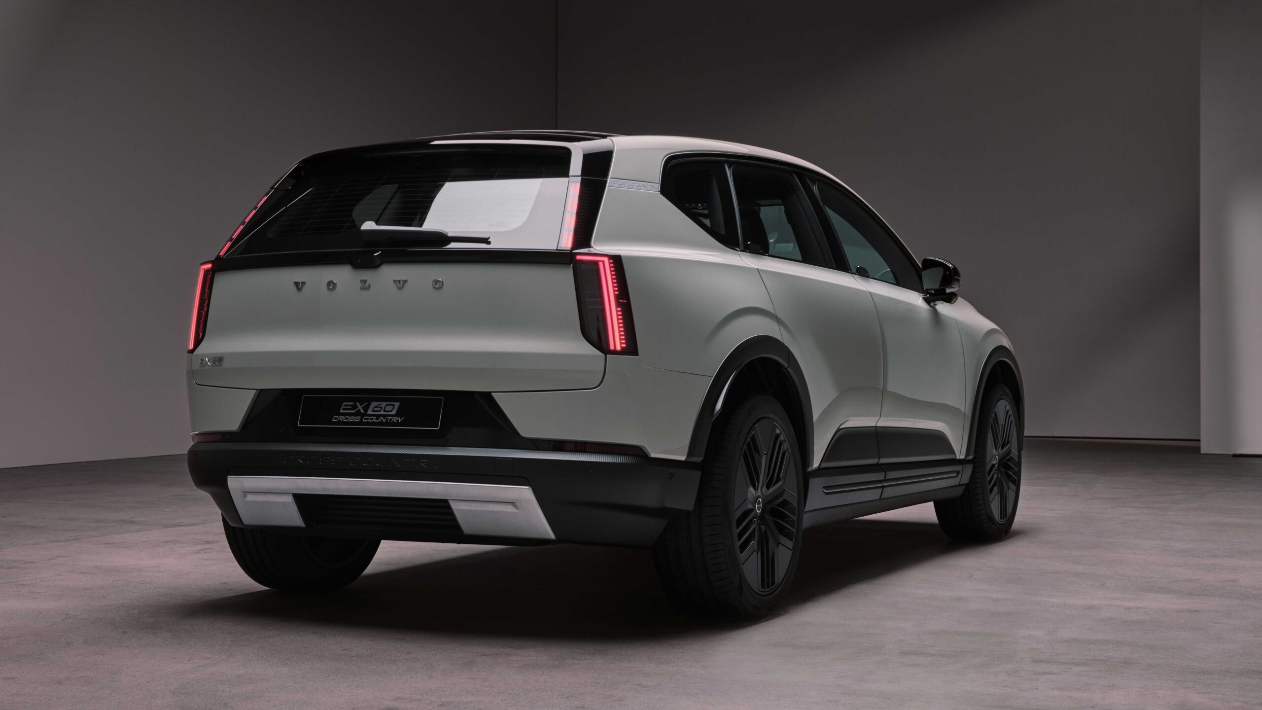 Volvo EX60 Cross Country Front