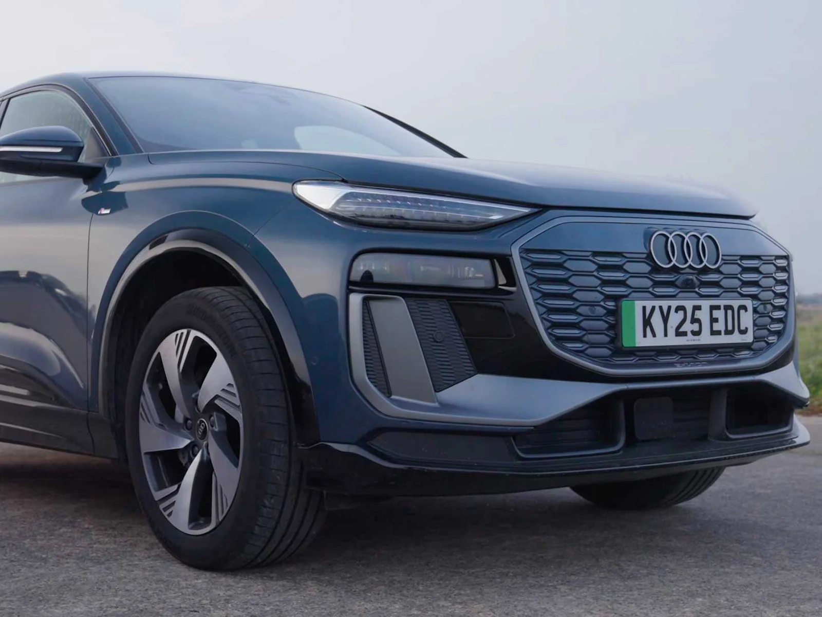 2026-Audi-Q6-e-tron-front-static-Carwow