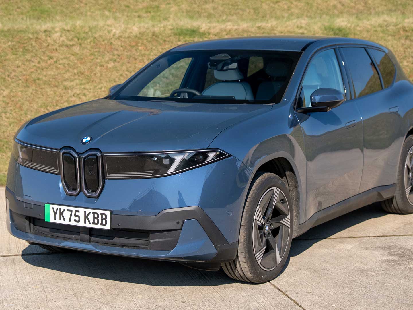 2026-BMW-iX3-front-static-Carwow-1