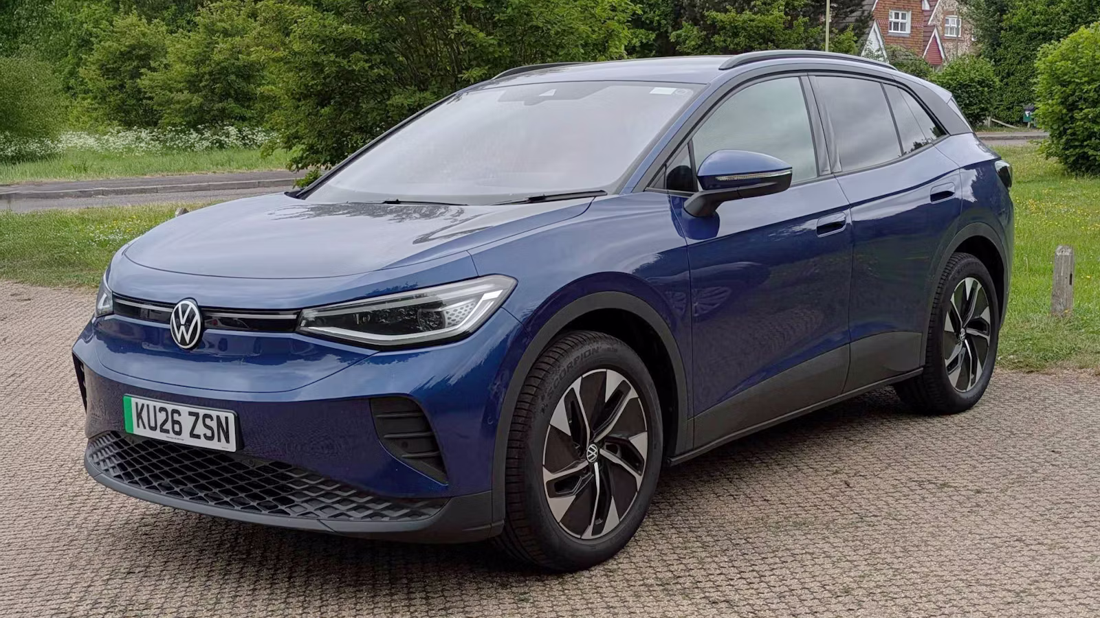 2026-Volkswagen-ID4-front-quarter-Carwow