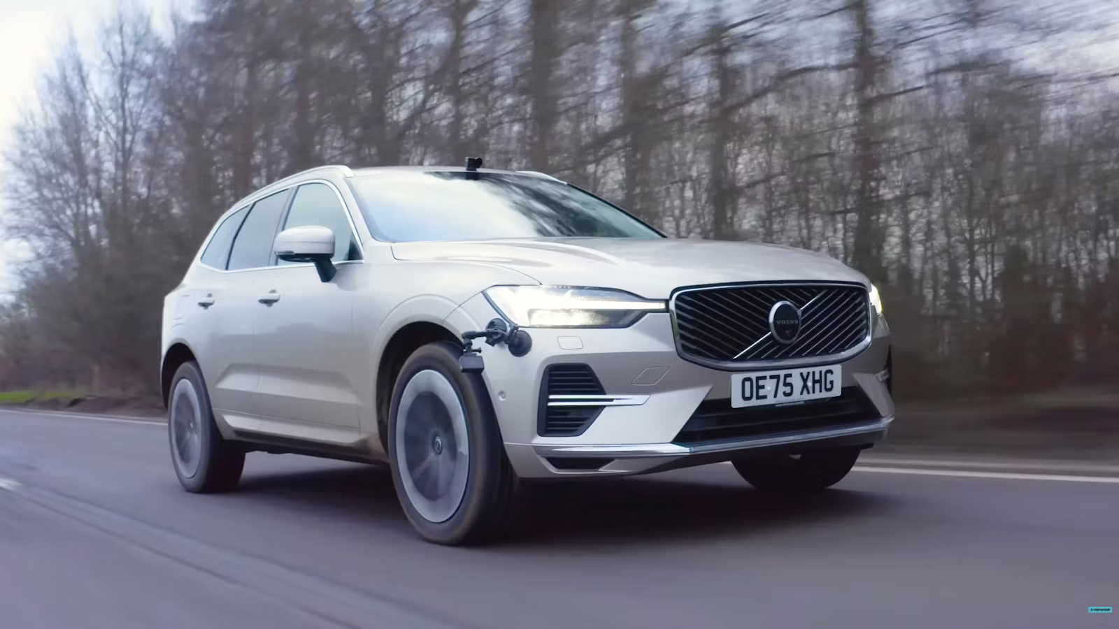 2026-Volvo-XC60-front-driving-Carwow