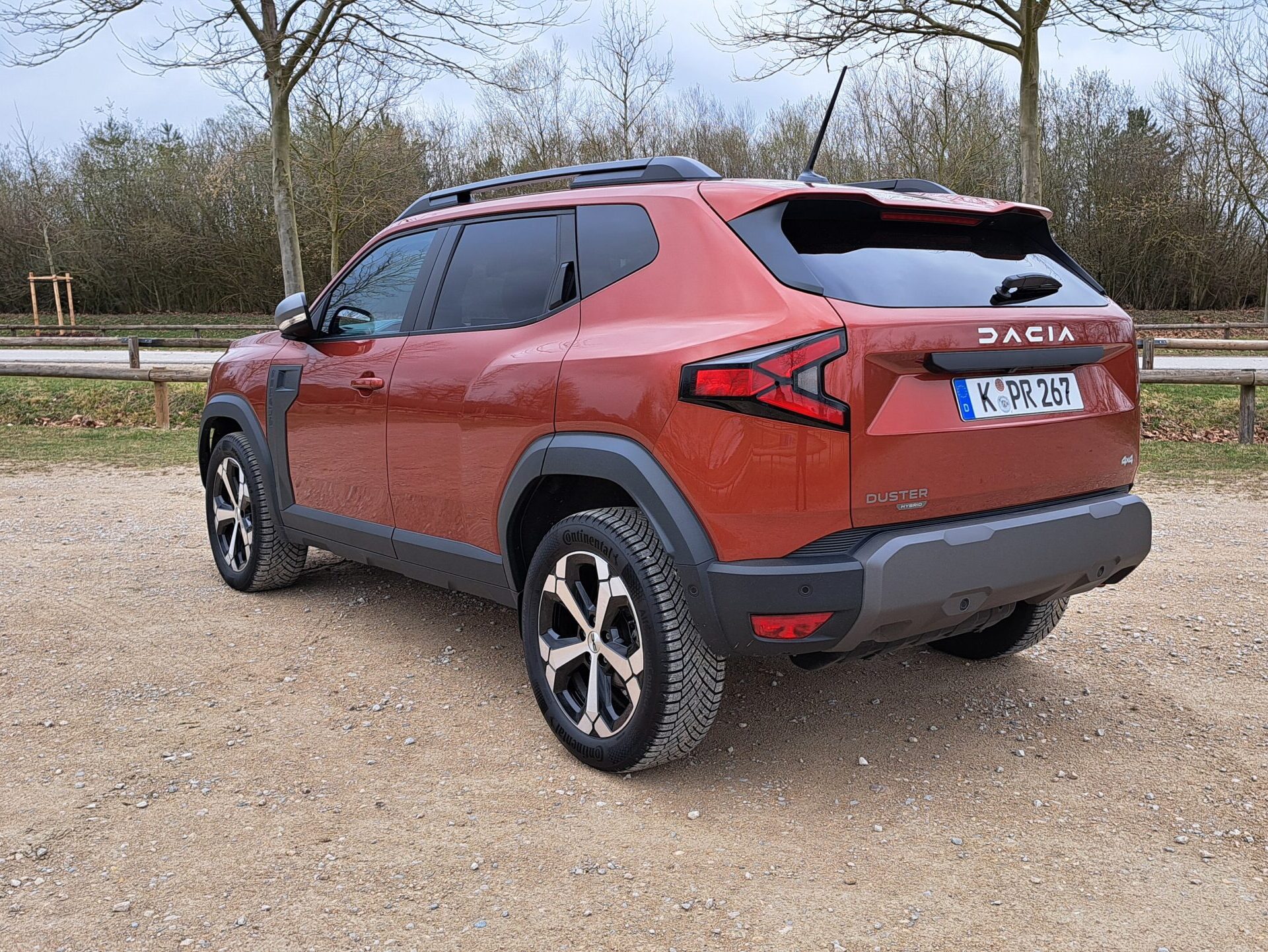 Dacia Duster hinten dreiviertel