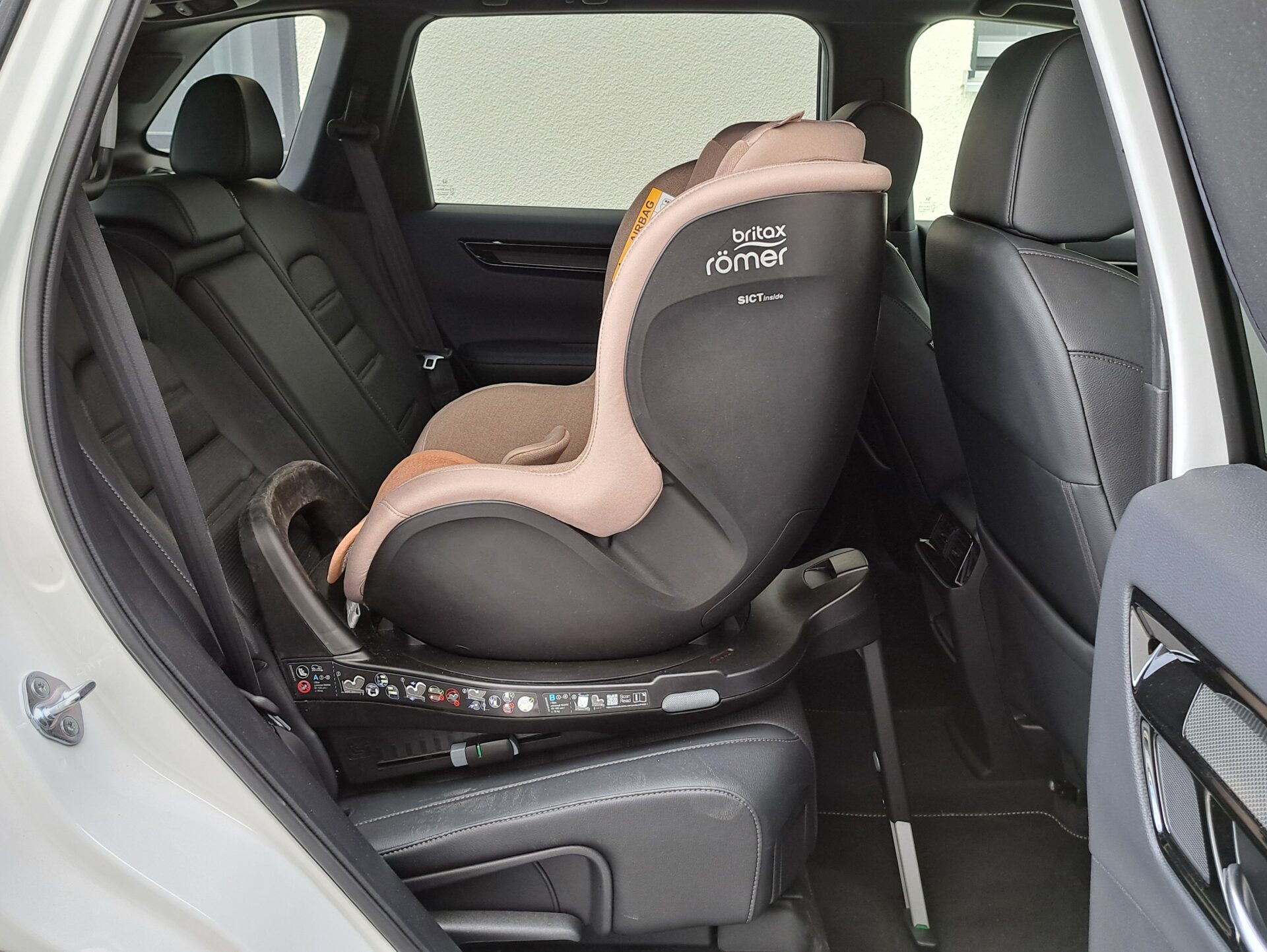 Honda CR-V Fond mit Kindersitz