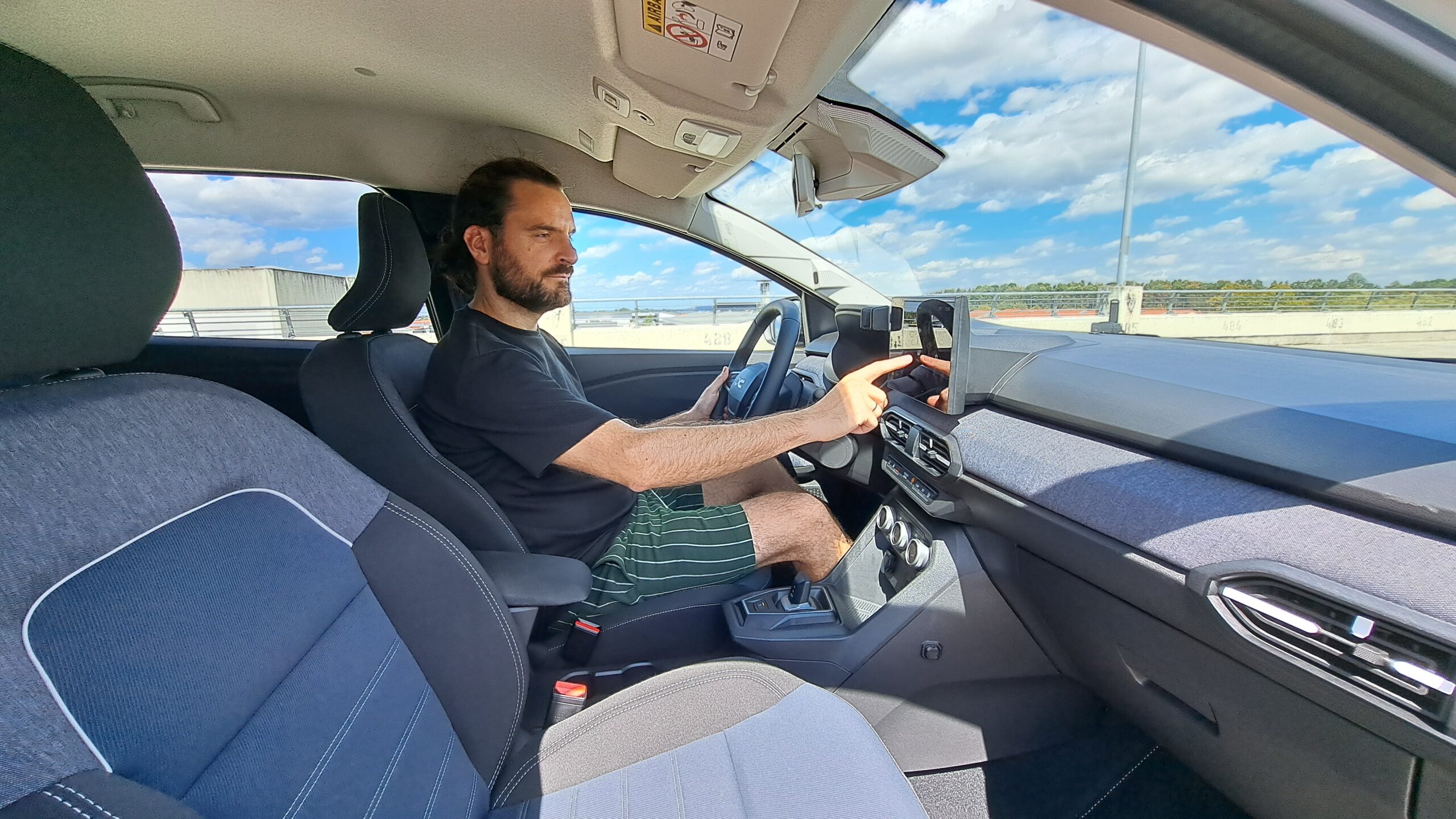 Dacia Jogger Innenraum mit Cvetko Mijatov