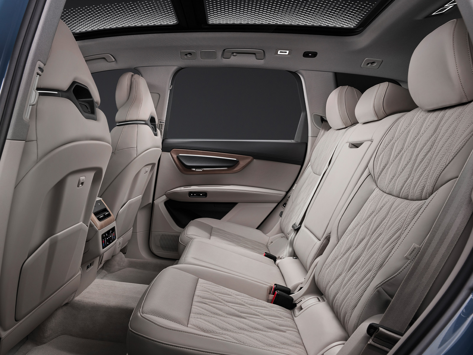 Audi Q7 Fond mit drei Sitzen