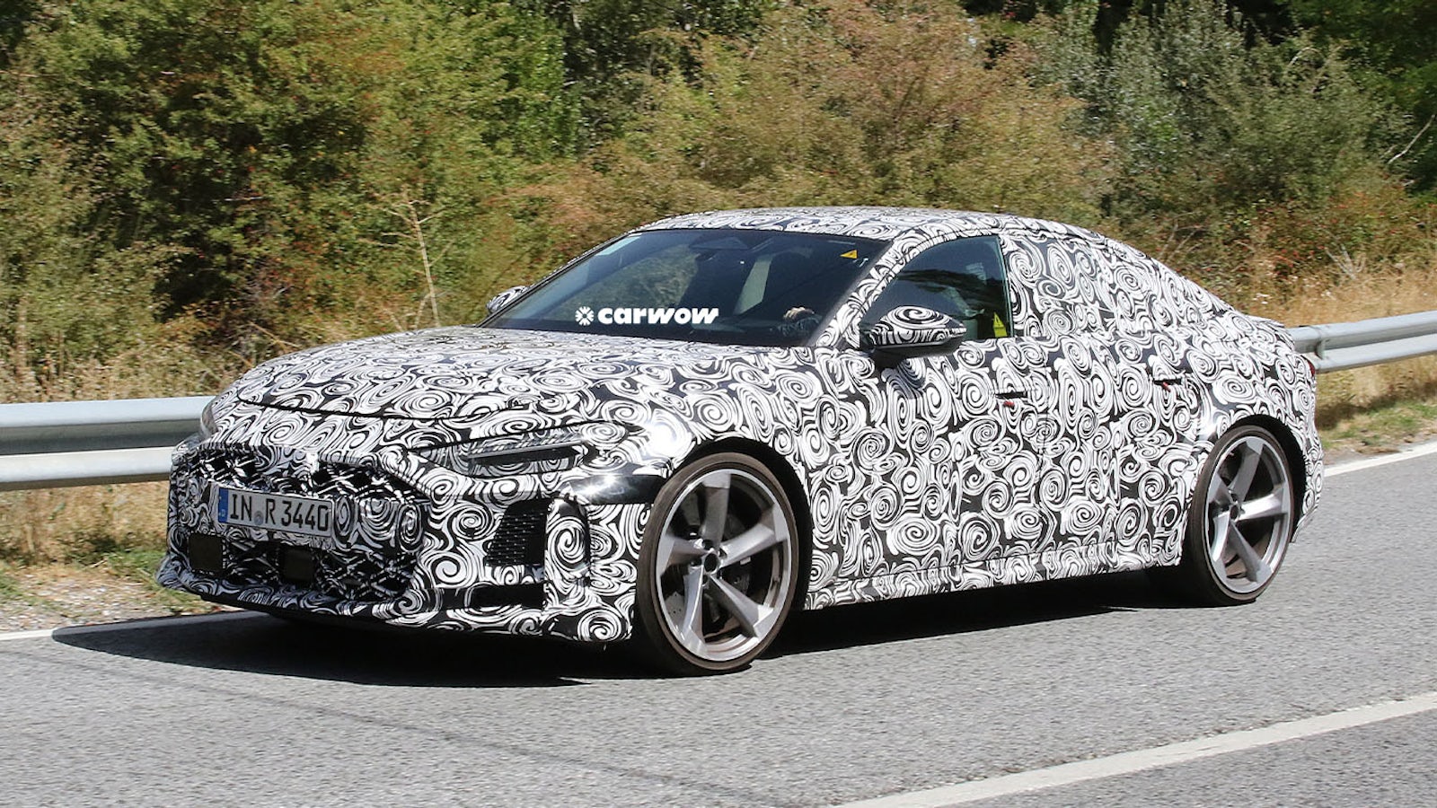 Audi RS5 auf Testfahrt Seitenansicht