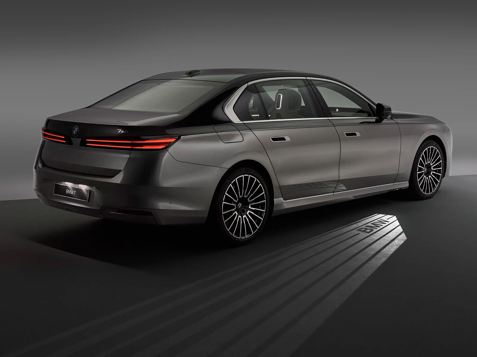 BMW 7er Facelift Heckansicht Schatten