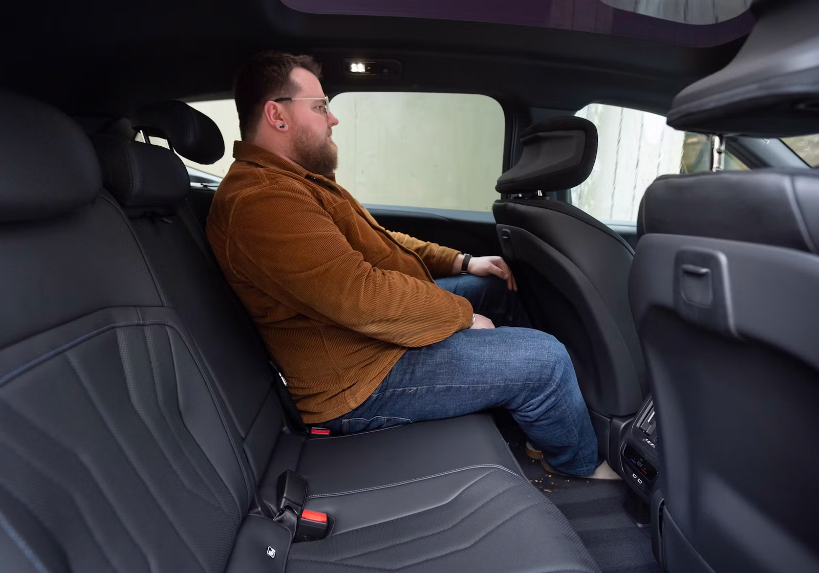 BMW-iX3-2026-RHD-practicality2