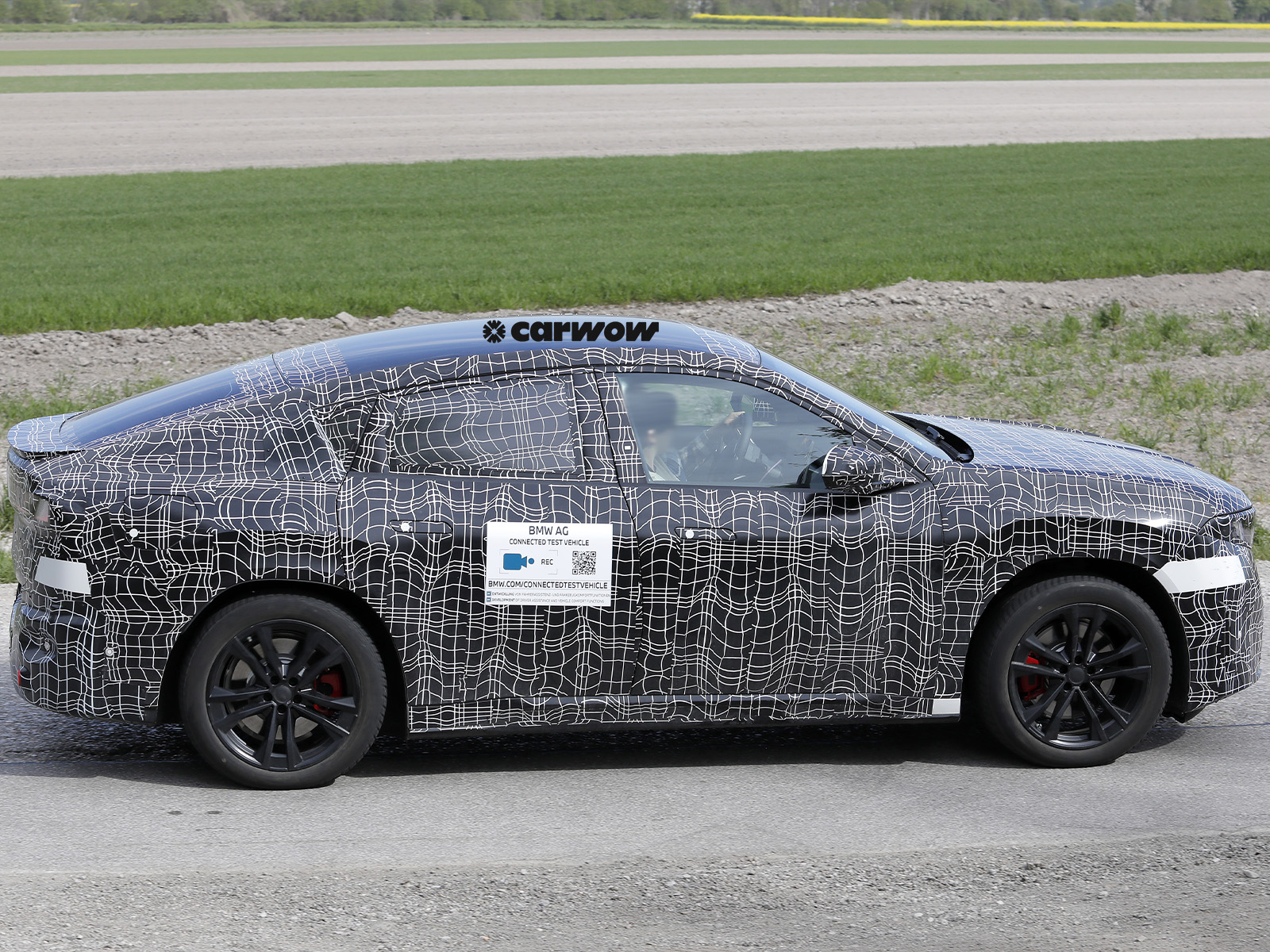 BMW iX4 Testfahrt Neue Bilder Seitenansicht