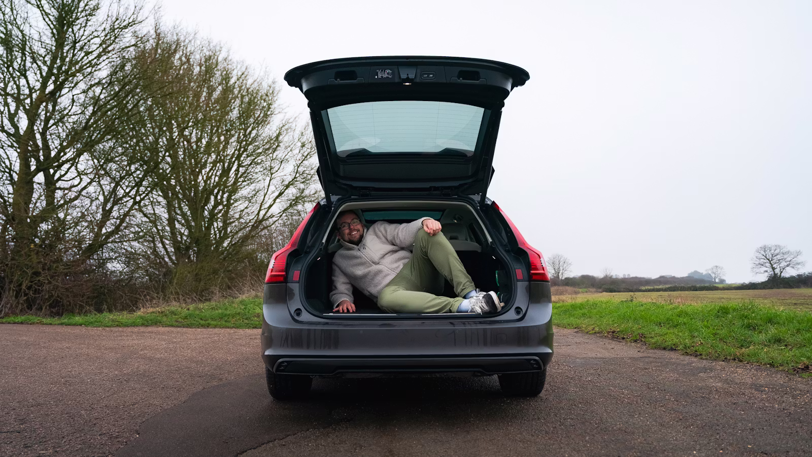 Carwow-2025-Volvo-V90-RHD-4