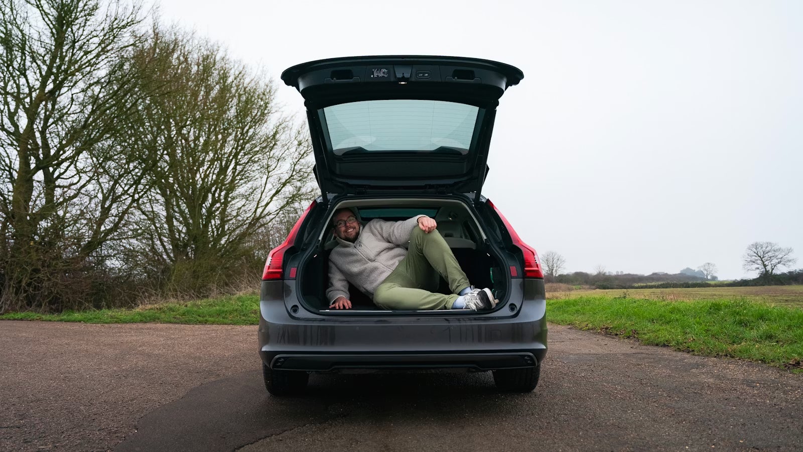 Carwow-2025-Volvo-V90-RHD-4