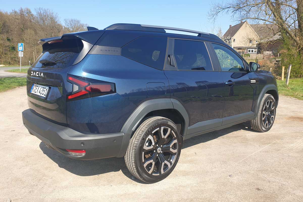 Dacia_Bigster in blau Heckansicht