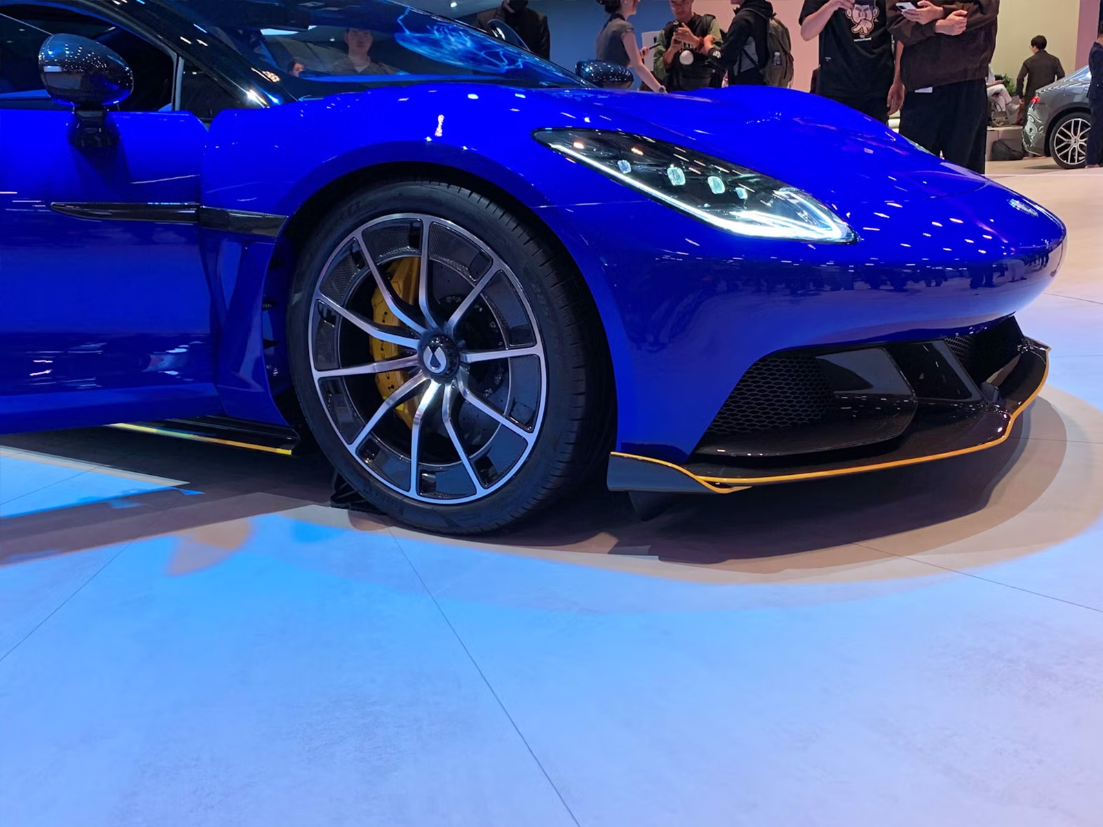 Denza Z Frontansicht