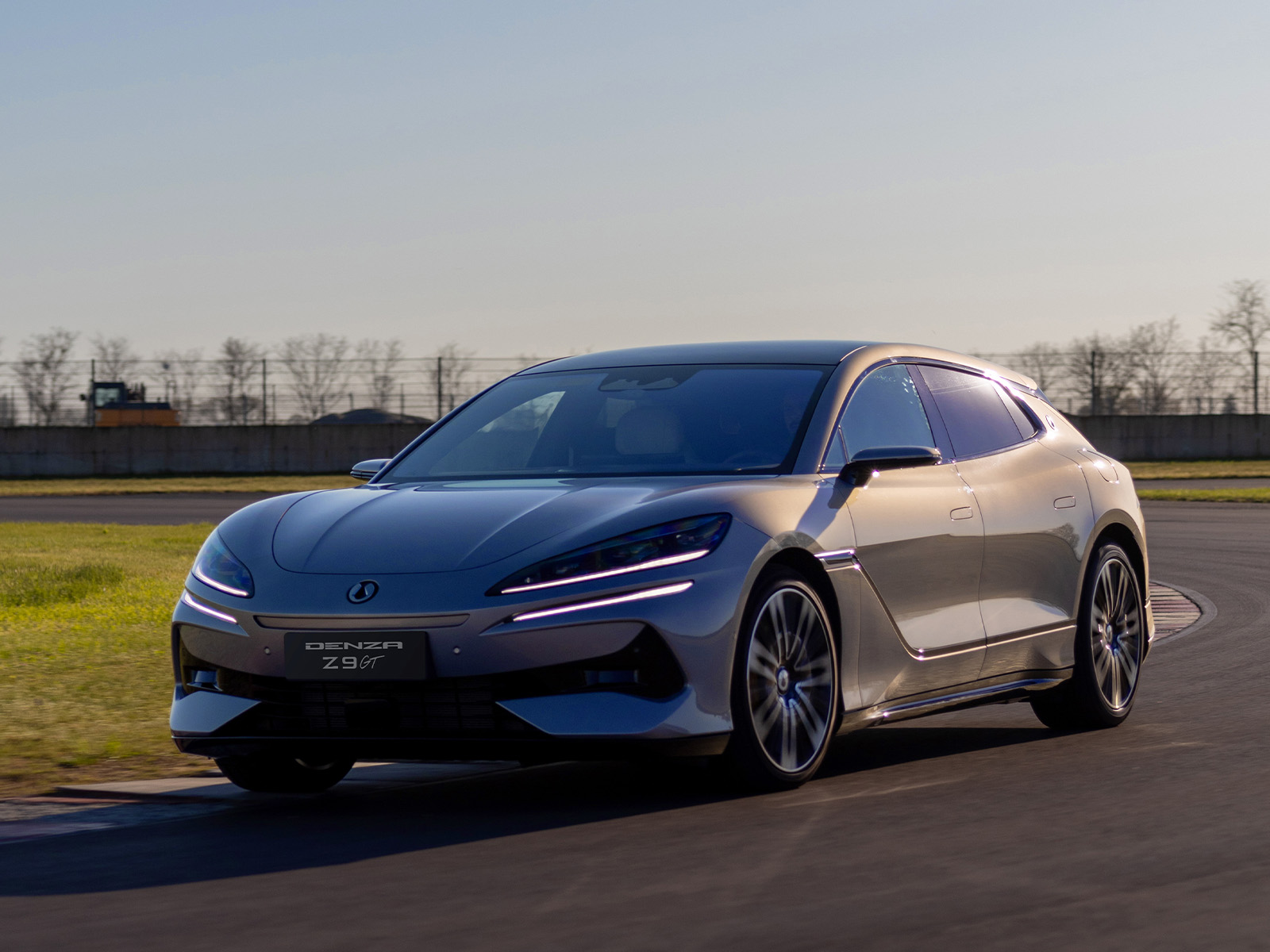 Denza Z9 GT dynamic front view