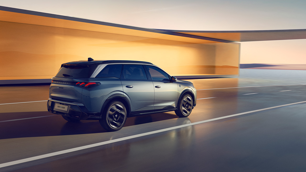 Peugeot e-5008 Long Range