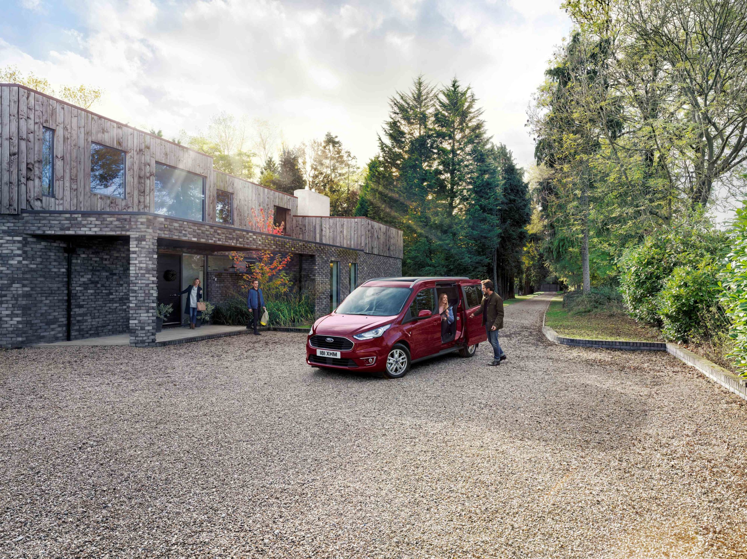 Ford_Grand-Tourneo-Connect