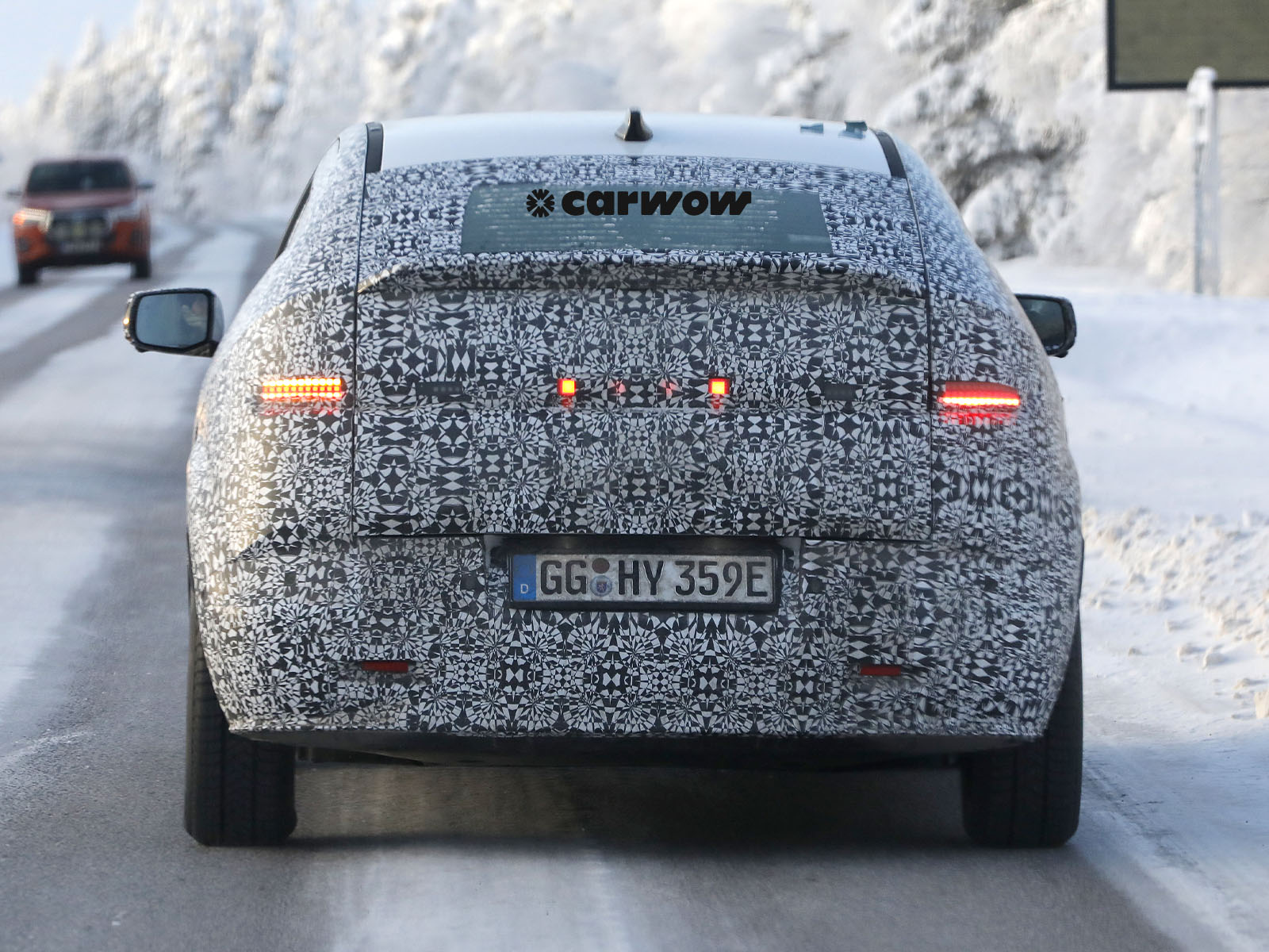 Hyundai Ioniq 3 auf Testfahrt Heckansicht 2