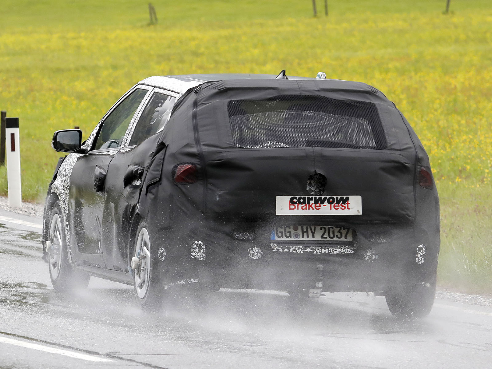 Hyundai i20 2027 auf Testfahrt Heckansicht 2