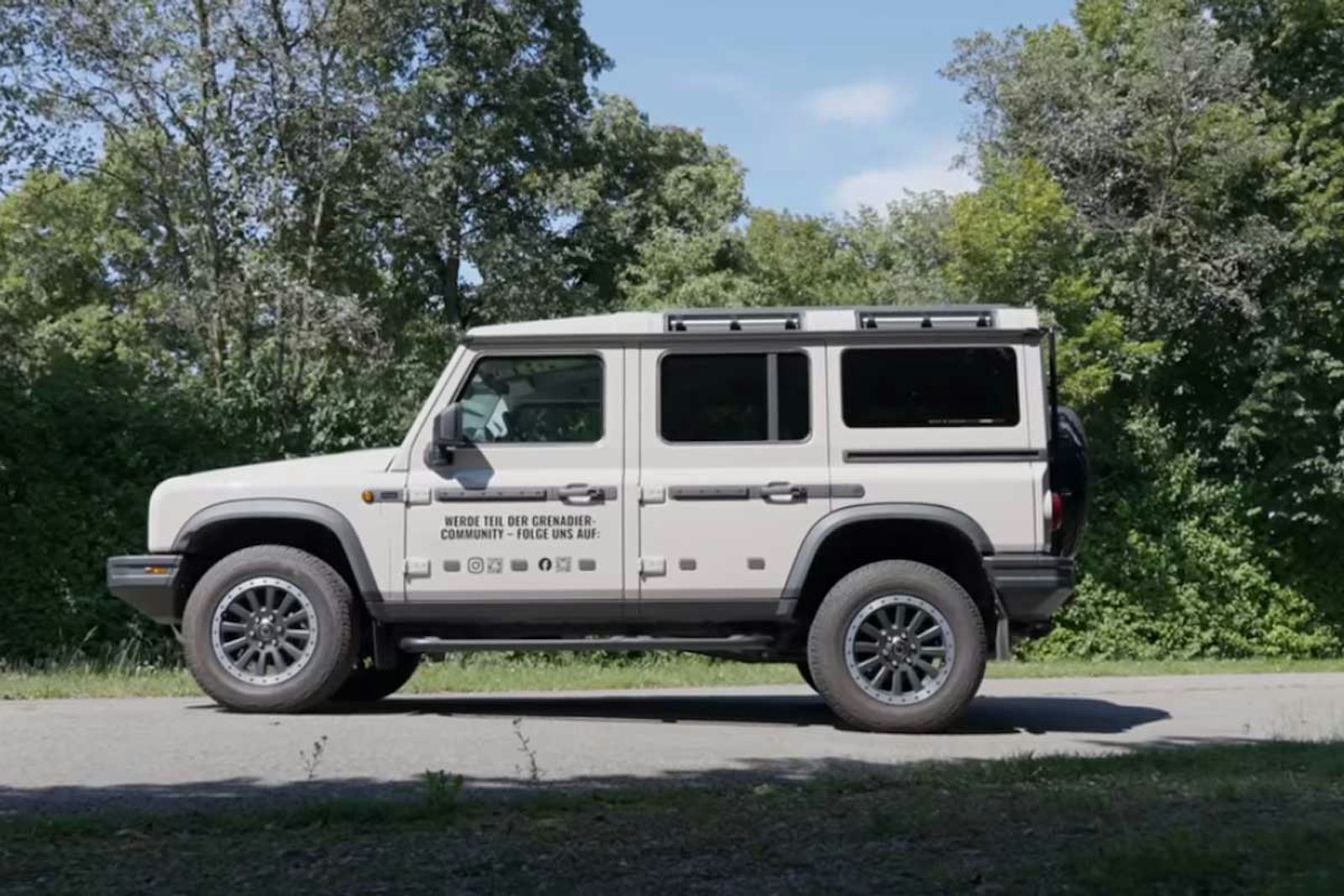 Ineos Grenadier seitlich