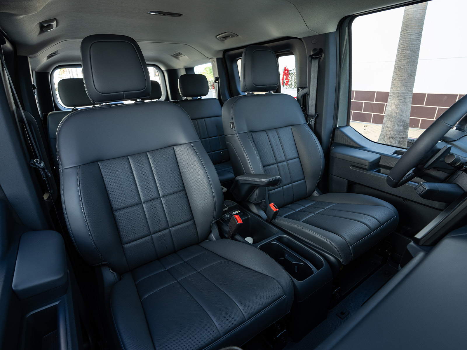 Kia PV5 Passenger im Angebot Vordersitze