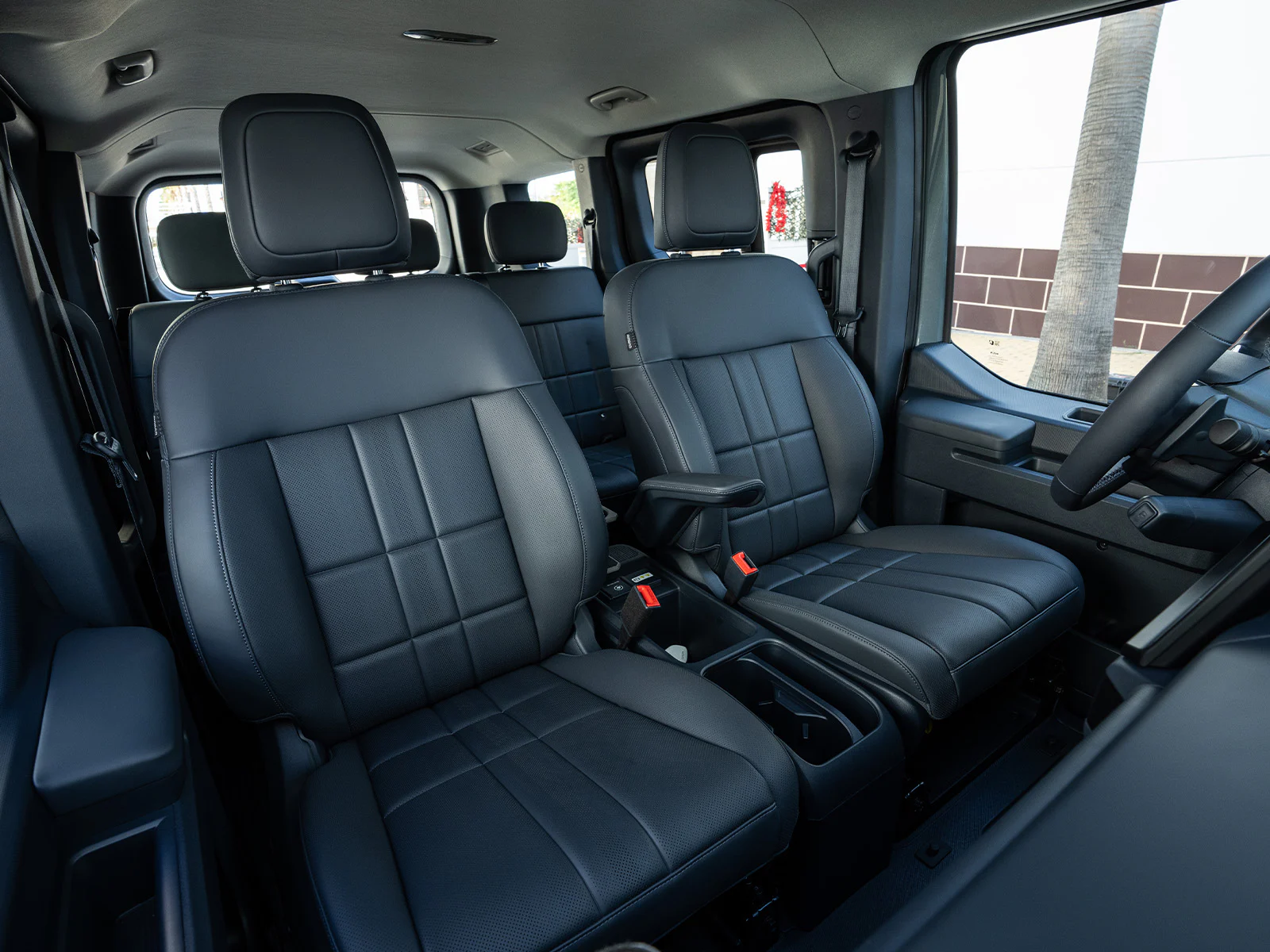 Kia PV5 Passenger im Angebot Vordersitze