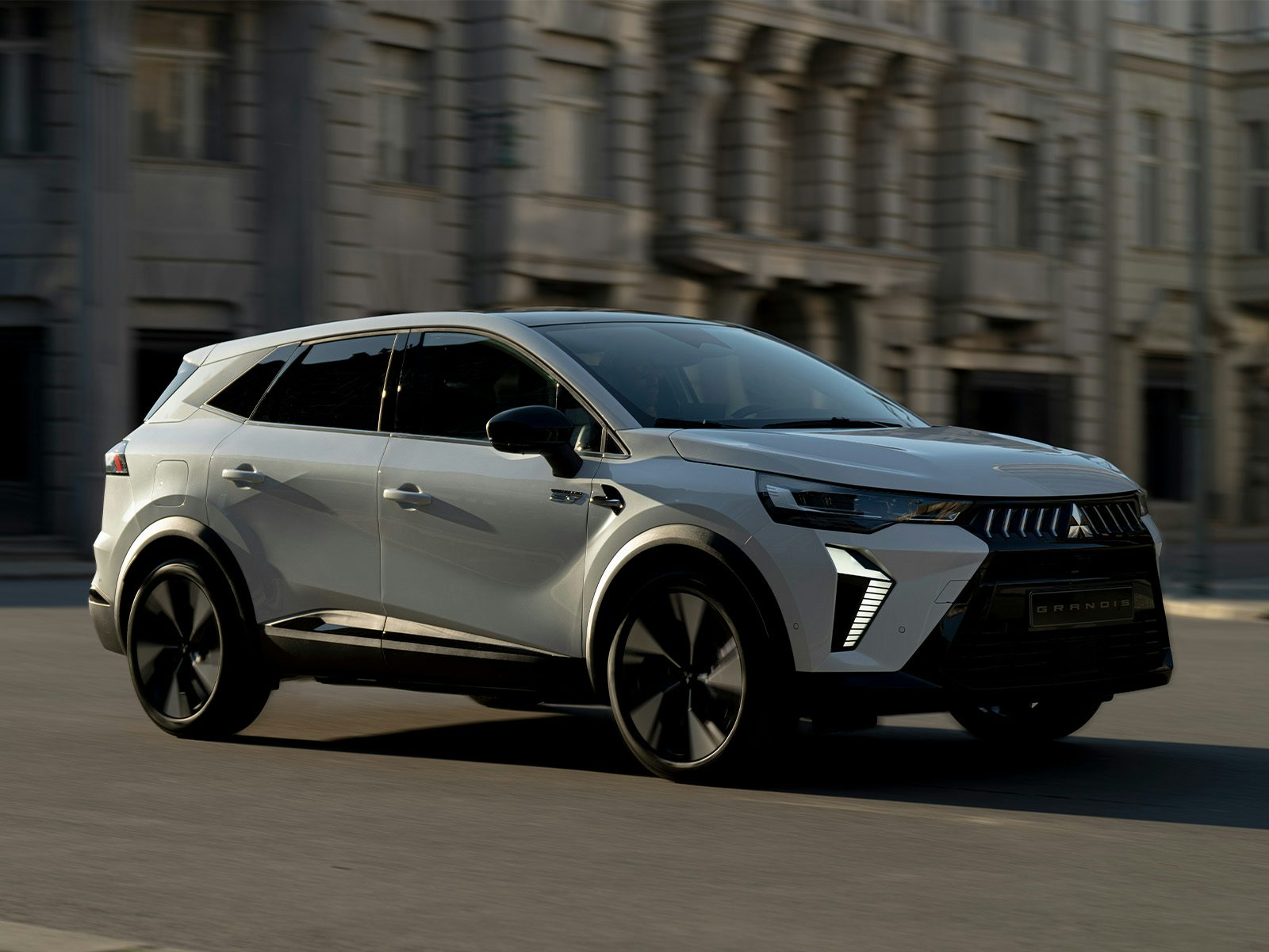 New_Mitsubishi_Grandis_Teaser_001