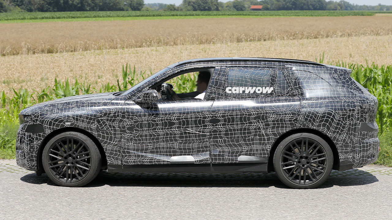 New BMW X5 side view