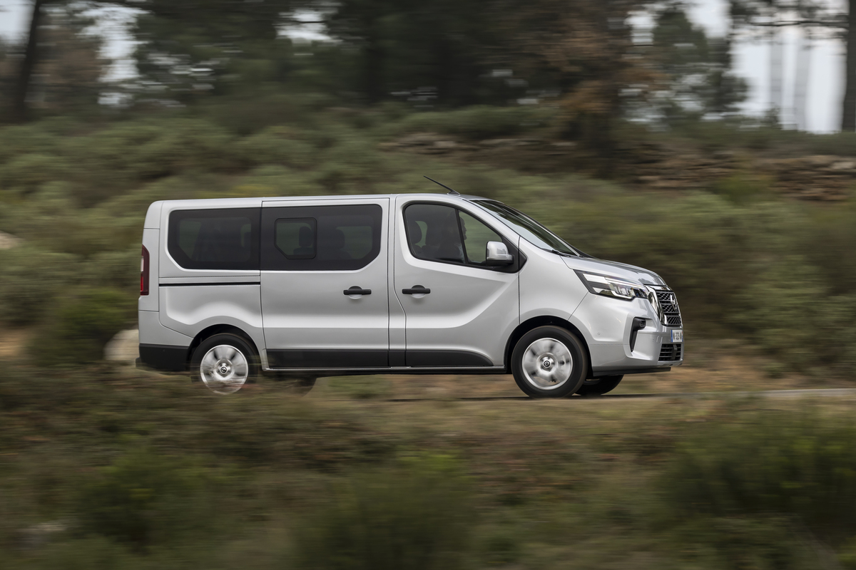 Nissan nv300 combi