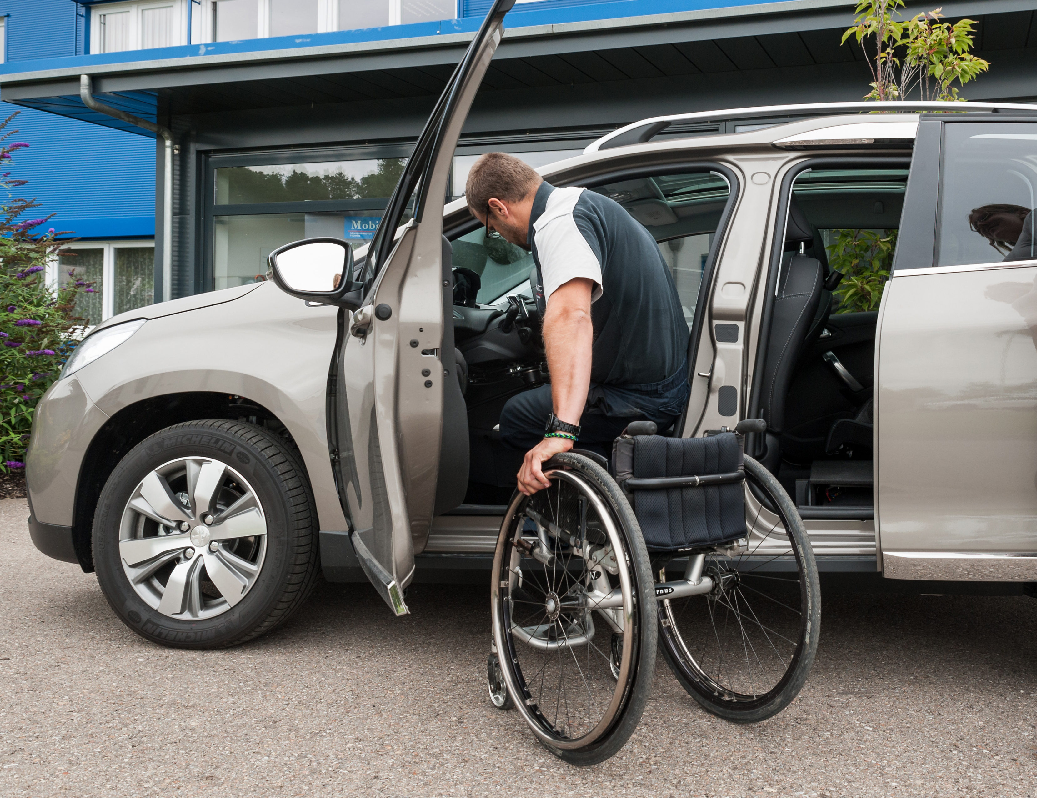 Auto Behindertengerecht Umbauen: Zuschüsse, Umbauoptionen Und Geeignete ...