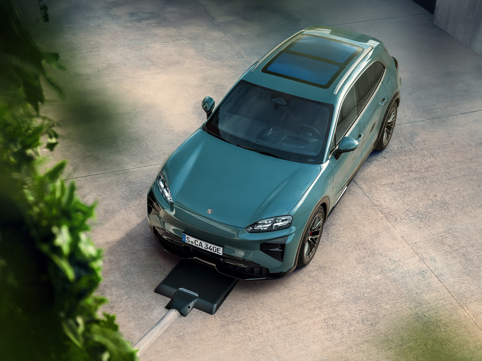 Porsche Cayenne Electric Draufsicht Induktionsladen