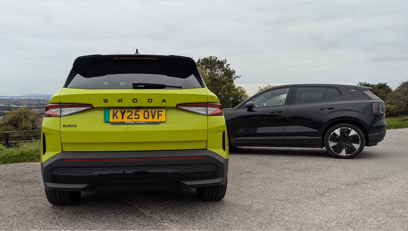 Skoda Elroq RS vs Volvo EX30 Skoda Vordergrund