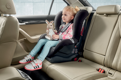 Wann dürfen Kinder im Auto vorne sitzen?