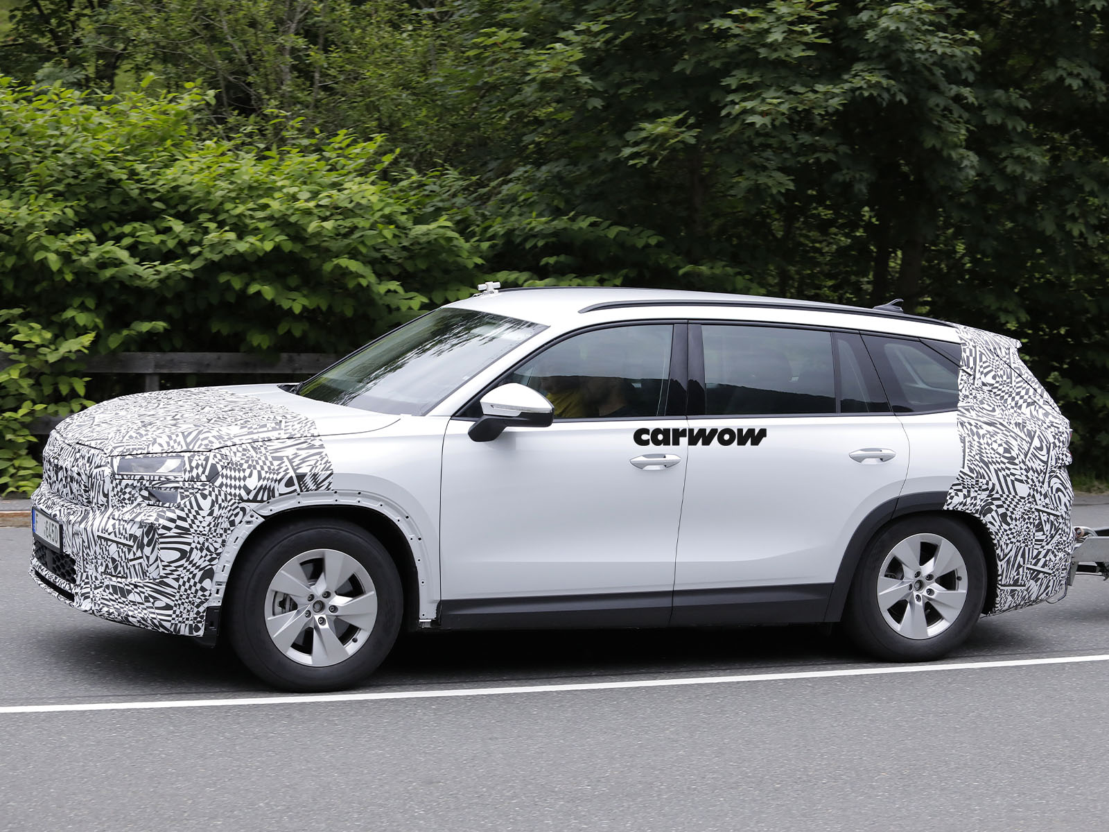 Skoda Kodiaq Facelift auf Testfahrt Seitenansicht