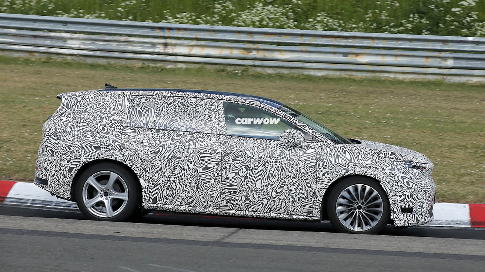 Skoda Vision 7S Ring Testfahrt Seitenansicht