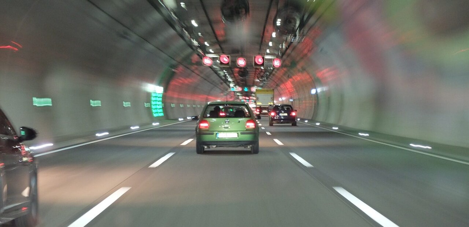 Tunnel-Auto