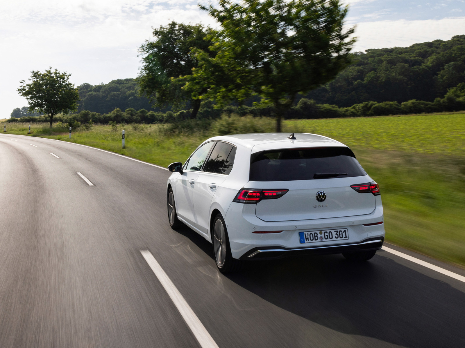 VW Golf weiss Heckansicht