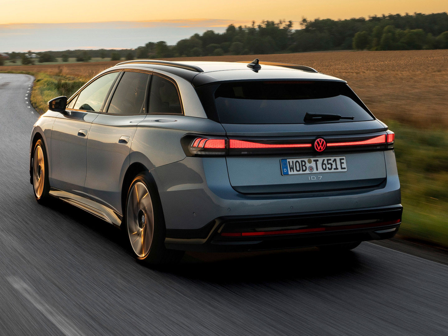 VW-ID.7-Tourer-seitlich-hinten