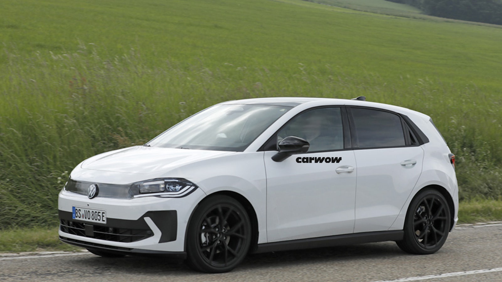 VW ID2 auf Testfahrt seitlich