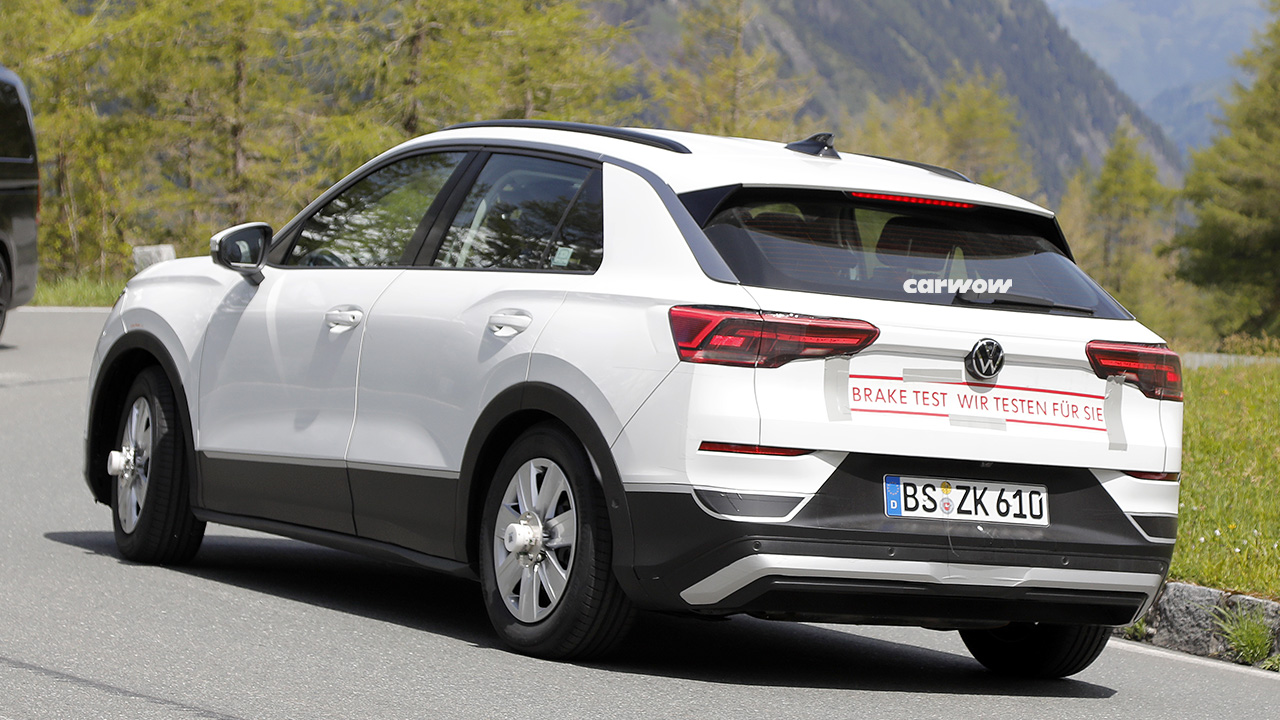 VW T-Roc on test drive 34 rear
