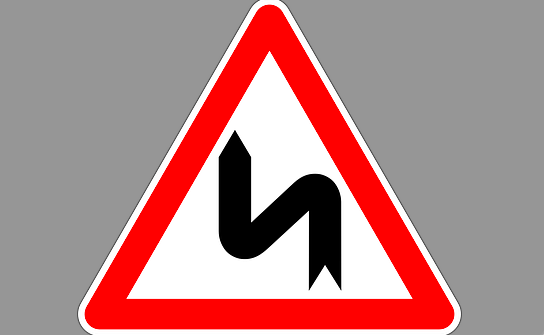 Verkehrsschild_Doppelkurve