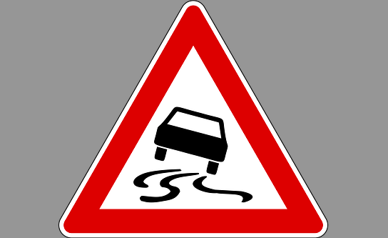 Verkehrsschild_Schleudergefahr