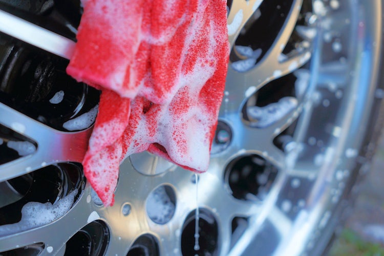 Auto waschen wie ein Profi: die besten Reiniger & Waschmittel