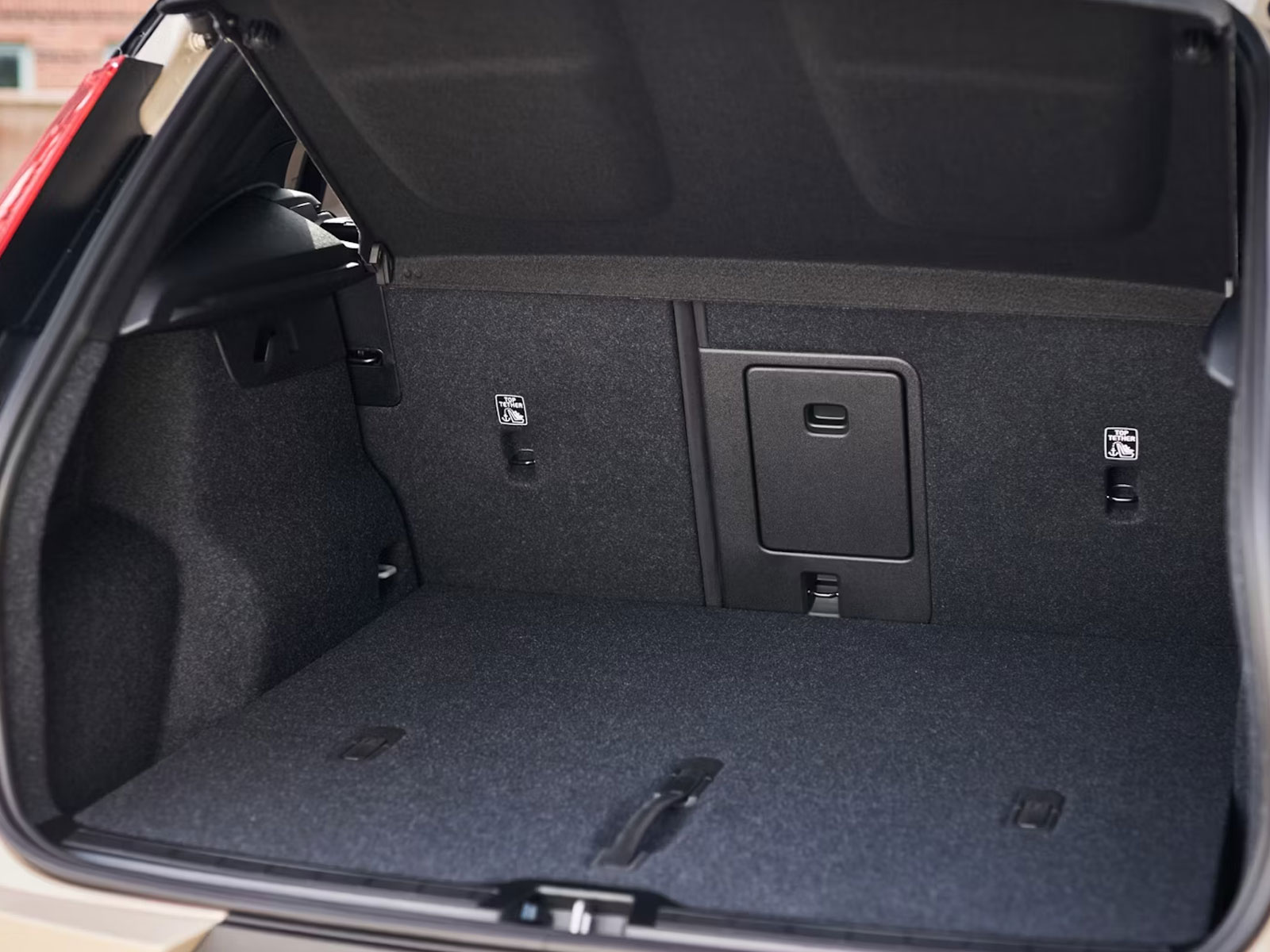 Volvo EX40 on offer trunk