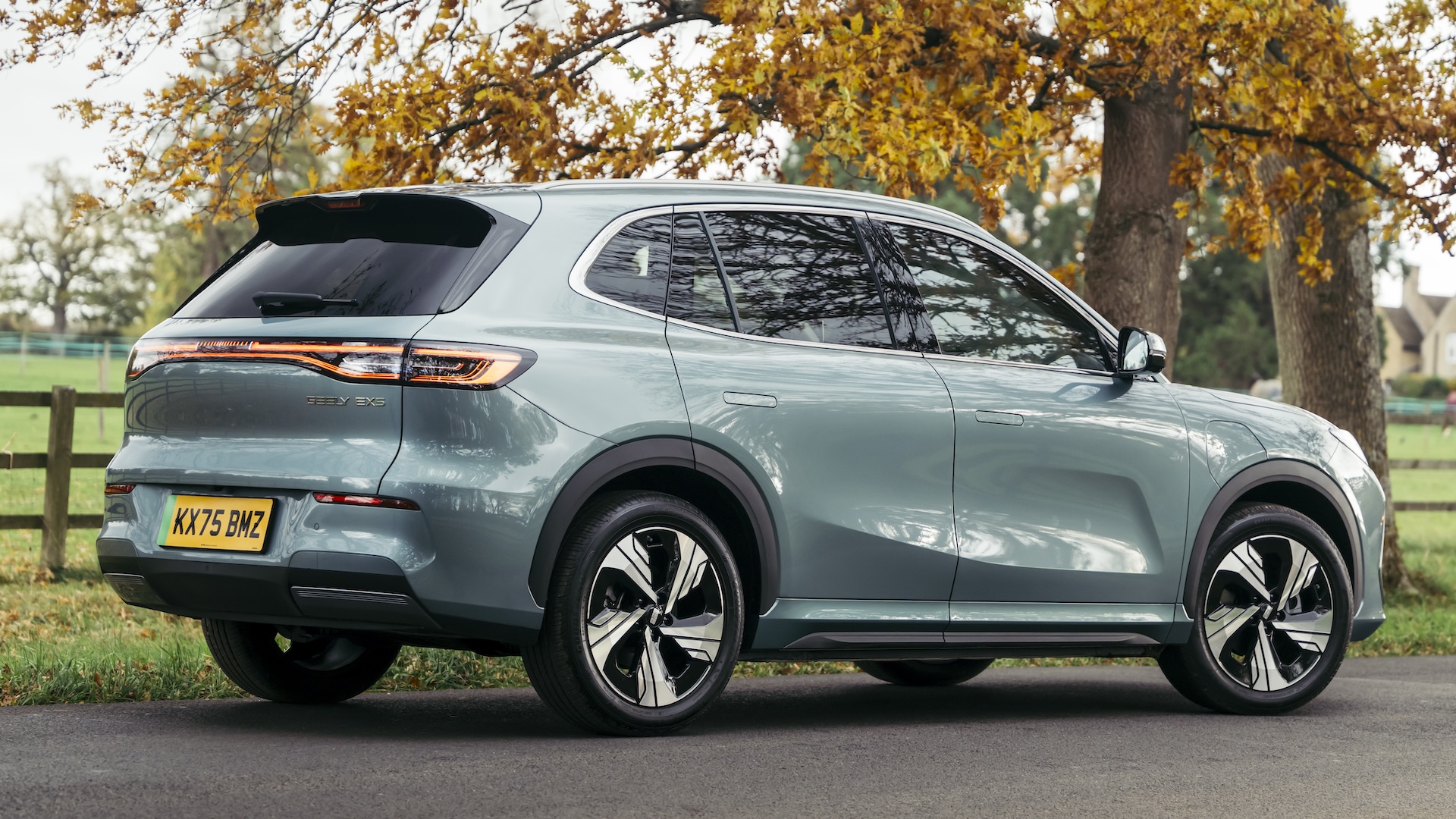 geely-ex5-rhd-2025-rear34static
