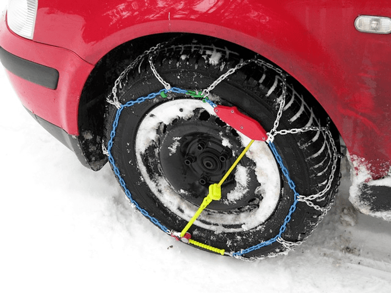In Ketten gelegt: Schneeketten anlegen und Schneeketten-Regelungen ...